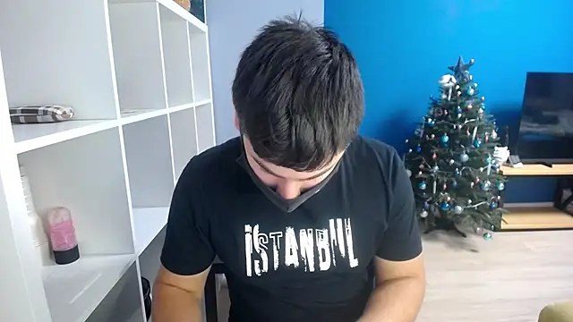Snapshot of Tomguys chatting on December 21, 2:58 pm Tomguys online show from December 21, 2:58 pm