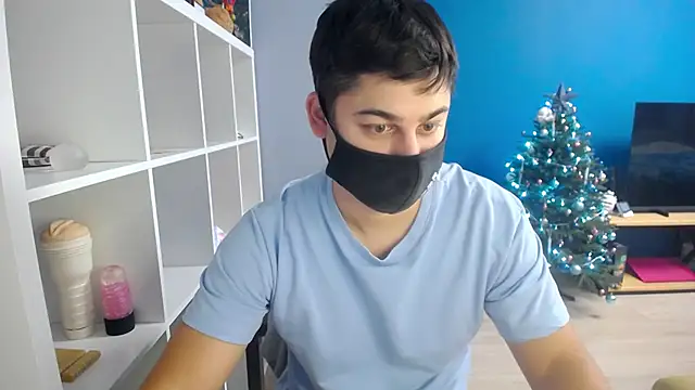 Snapshot of Tomguys chatting on December 30, 7:26 am Tomguys online show from December 30, 7:26 am