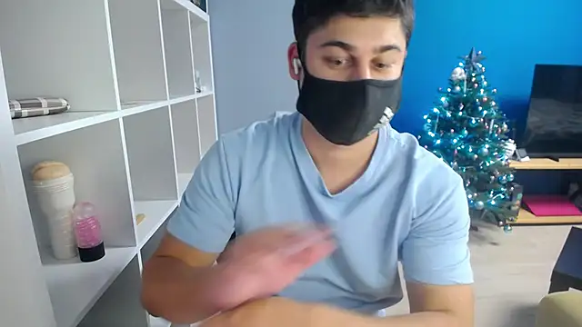 Snapshot of Tomguys chatting on December 28, 4:41 pm Tomguys online show from December 28, 4:41 pm