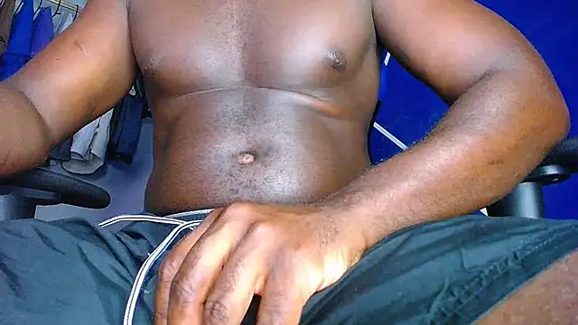 Snapshot of MAXJONES_2 chatting on February 6, 12:43 am MAXJONES 2 online show from February 6, 12:43 am