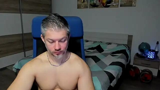 Snapshot of RobbyShawz chatting on January 13, 5:33 am RobbyShawz online show from January 13, 5:33 am