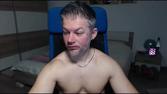 Snapshot of RobbyShawz chatting on March 18, 6:28 am RobbyShawz online show from March 18, 6:28 am