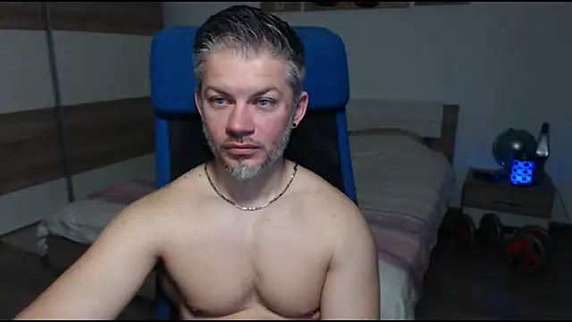Snapshot of RobbyShawz chatting on March 19, 6:35 am RobbyShawz online show from March 19, 6:35 am