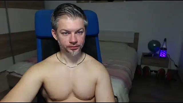 Snapshot of RobbyShawz chatting on February 24, 5:54 am RobbyShawz online show from February 24, 5:54 am
