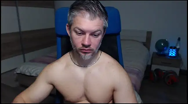 Snapshot of RobbyShawz chatting on December 23, 5:28 am RobbyShawz online show from December 23, 5:28 am