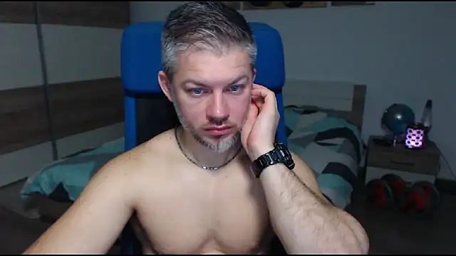 Snapshot of RobbyShawz chatting on December 31, 5:44 am RobbyShawz online show from December 31, 5:44 am