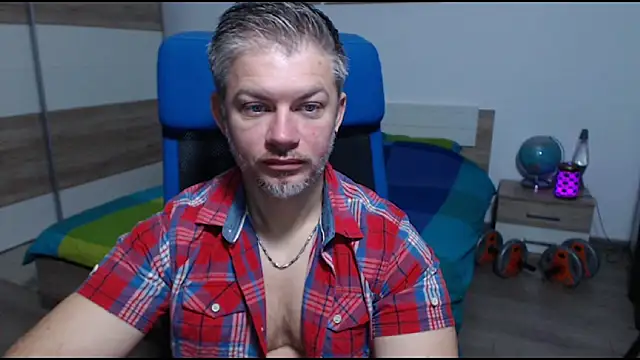 Snapshot of RobbyShawz chatting on October 12, 5:23 am RobbyShawz online show from October 12, 5:23 am
