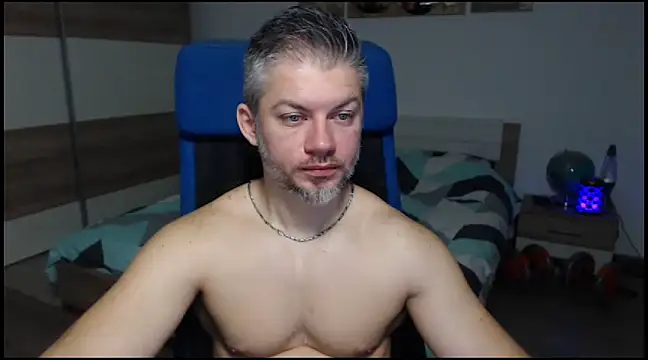 Snapshot of RobbyShawz chatting on January 4, 5:27 am RobbyShawz online show from January 4, 5:27 am