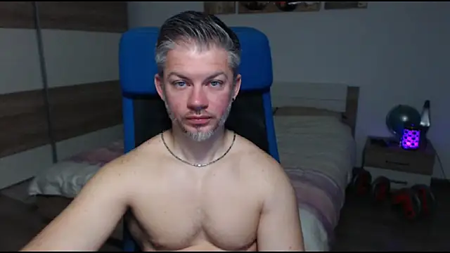 Snapshot of RobbyShawz chatting on March 17, 6:40 am RobbyShawz online show from March 17, 6:40 am