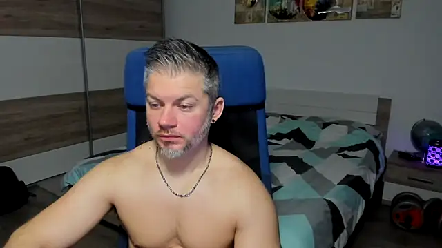 Snapshot of RobbyShawz chatting on January 6, 5:30 am RobbyShawz online show from January 6, 5:30 am
