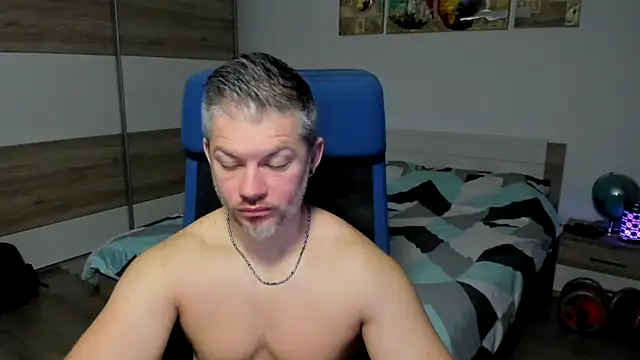 Snapshot of RobbyShawz chatting on January 7, 5:45 am RobbyShawz online show from January 7, 5:45 am