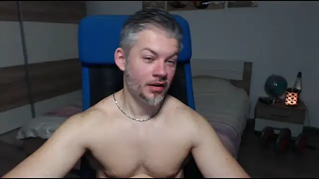 Snapshot of RobbyShawz chatting on March 10, 6:27 am RobbyShawz online show from March 10, 6:27 am
