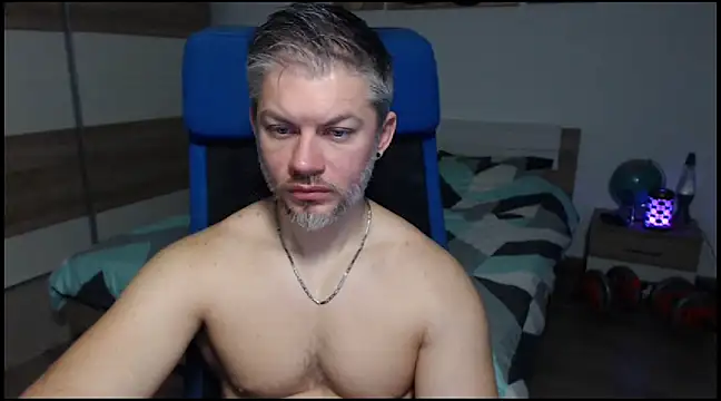 Snapshot of RobbyShawz chatting on December 5, 5:26 am RobbyShawz online show from December 5, 5:26 am