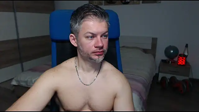 Snapshot of RobbyShawz chatting on March 12, 5:57 am RobbyShawz online show from March 12, 5:57 am