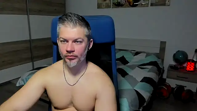 Snapshot of RobbyShawz chatting on January 9, 5:44 am RobbyShawz online show from January 9, 5:44 am