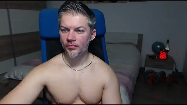 Snapshot of RobbyShawz chatting on February 17, 6:09 am RobbyShawz online show from February 17, 6:09 am