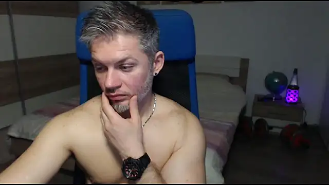 Snapshot of RobbyShawz chatting on March 4, 10:57 am RobbyShawz online show from March 4, 10:57 am