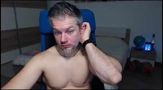 Snapshot of RobbyShawz chatting on December 20, 5:36 am RobbyShawz online show from December 20, 5:36 am