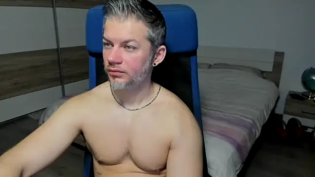 Snapshot of RobbyShawz chatting on February 1, 5:39 am RobbyShawz online show from February 1, 5:39 am