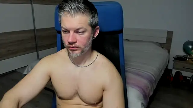 Snapshot of RobbyShawz chatting on February 5, 5:20 am RobbyShawz online show from February 5, 5:20 am