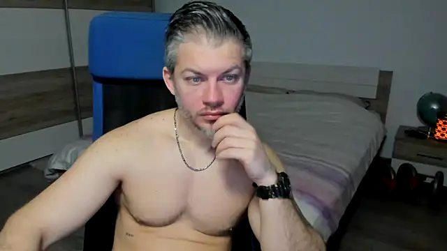 Snapshot of RobbyShawz chatting on February 4, 5:53 am RobbyShawz online show from February 4, 5:53 am