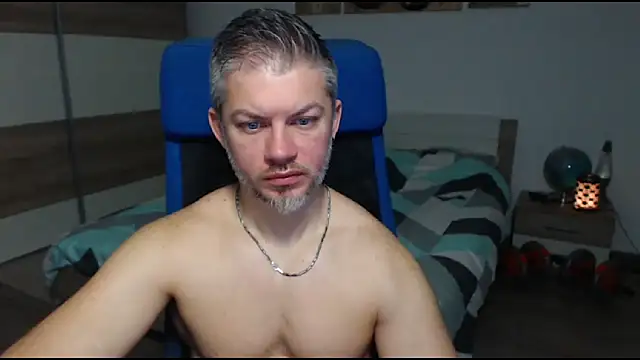 Snapshot of RobbyShawz chatting on January 3, 5:28 am RobbyShawz online show from January 3, 5:28 am