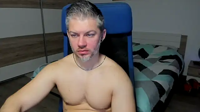 Snapshot of RobbyShawz chatting on January 18, 5:58 am RobbyShawz online show from January 18, 5:58 am