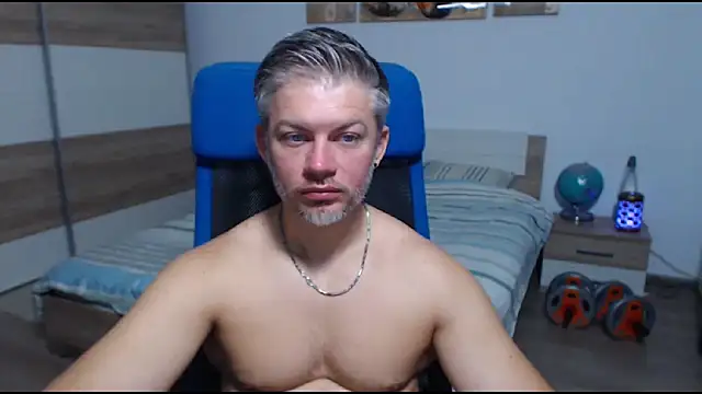 Snapshot of RobbyShawz chatting on September 12, 6:13 am RobbyShawz online show from September 12, 6:13 am
