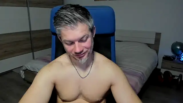 Snapshot of RobbyShawz chatting on January 30, 5:41 am RobbyShawz online show from January 30, 5:41 am
