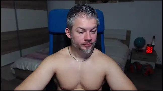 Snapshot of RobbyShawz chatting on December 18, 6:21 am RobbyShawz online show from December 18, 6:21 am