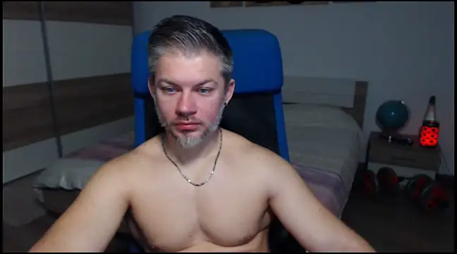 Snapshot of RobbyShawz chatting on December 12, 5:31 am RobbyShawz online show from December 12, 5:31 am