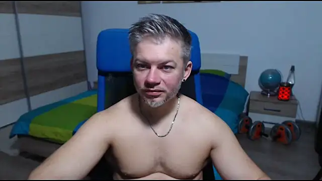 Snapshot of RobbyShawz chatting on October 13, 5:24 am RobbyShawz online show from October 13, 5:24 am