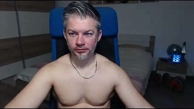 Snapshot of RobbyShawz chatting on March 20, 6:19 am RobbyShawz online show from March 20, 6:19 am