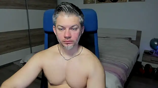Snapshot of RobbyShawz chatting on February 7, 6:03 am RobbyShawz online show from February 7, 6:03 am