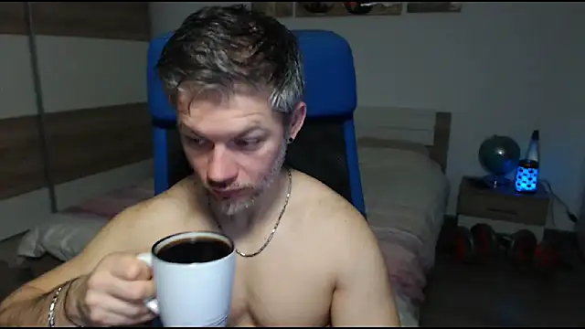 Snapshot of RobbyShawz chatting on February 20, 5:23 am RobbyShawz online show from February 20, 5:23 am