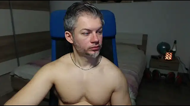 Snapshot of RobbyShawz chatting on February 22, 5:44 am RobbyShawz online show from February 22, 5:44 am