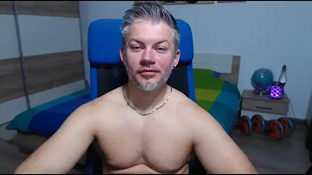 Snapshot of RobbyShawz chatting on October 11, 5:11 am RobbyShawz online show from October 11, 5:11 am