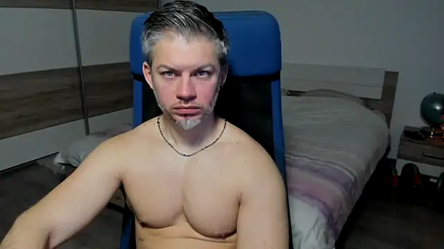 Snapshot of RobbyShawz chatting on February 6, 5:35 am RobbyShawz online show from February 6, 5:35 am