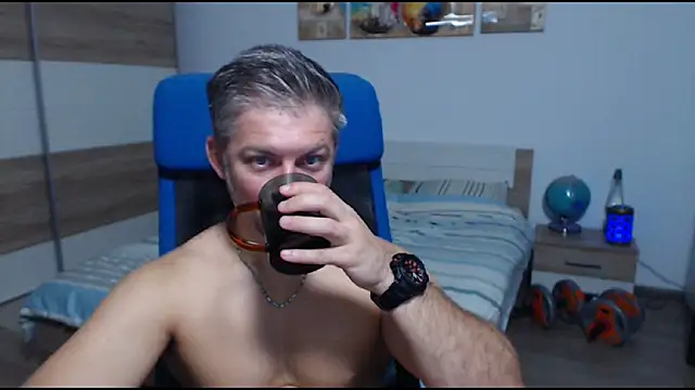 Snapshot of RobbyShawz chatting on September 10, 6:45 am RobbyShawz online show from September 10, 6:45 am
