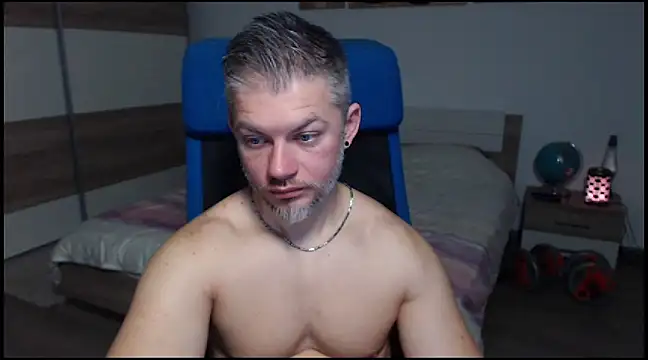 Snapshot of RobbyShawz chatting on December 24, 5:27 am RobbyShawz online show from December 24, 5:27 am