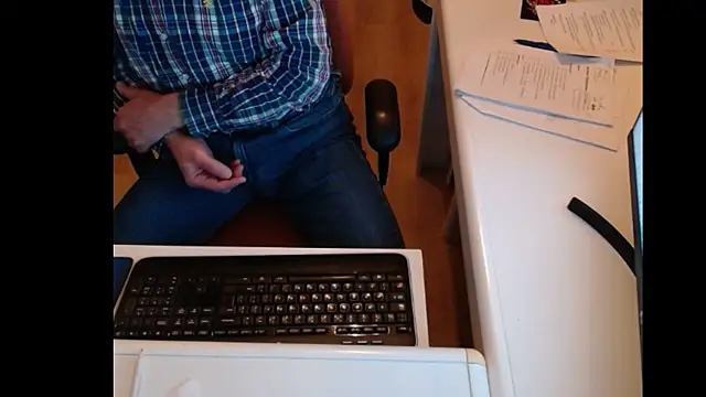 Snapshot of dutchpornking chatting on December 24, 6:39 pm dutchpornking online show from December 24, 6:39 pm