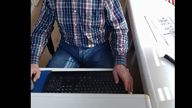 Snapshot of dutchpornking chatting on March 2, 12:36 pm dutchpornking online show from March 2, 12:36 pm