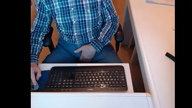 Snapshot of dutchpornking chatting on February 15, 5:28 pm dutchpornking online show from February 15, 5:28 pm