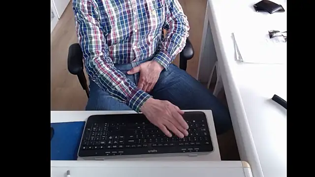 Snapshot of dutchpornking chatting on February 13, 11:28 am dutchpornking online show from February 13, 11:28 am