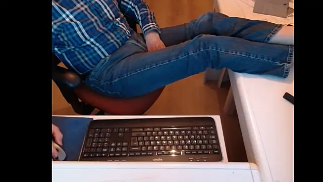 Snapshot of dutchpornking chatting on March 8, 6:03 pm dutchpornking online show from March 8, 6:03 pm