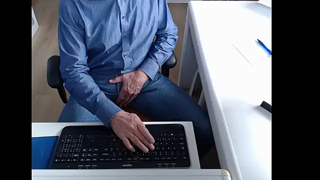 Snapshot of dutchpornking chatting on October 18, 10:53 am dutchpornking online show from October 18, 10:53 am