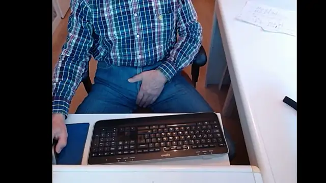 Snapshot of dutchpornking chatting on February 18, 7:43 am dutchpornking online show from February 18, 7:43 am