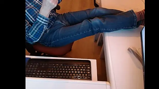 Snapshot of dutchpornking chatting on December 4, 7:01 pm dutchpornking online show from December 4, 7:01 pm