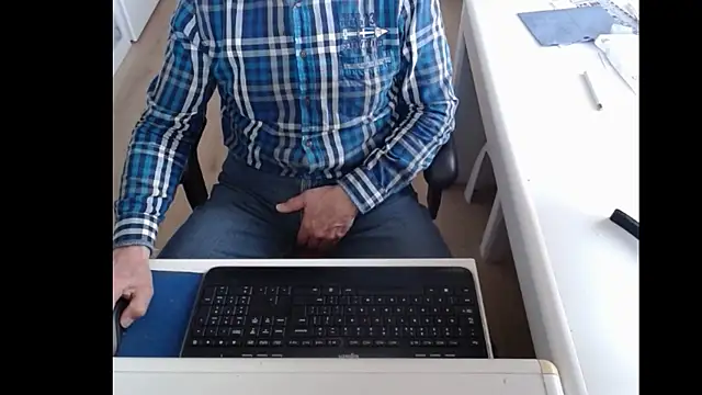 Snapshot of dutchpornking chatting on March 10, 7:55 am dutchpornking online show from March 10, 7:55 am