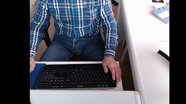 Snapshot of dutchpornking chatting on December 20, 8:17 am dutchpornking online show from December 20, 8:17 am